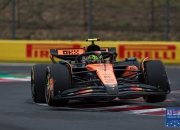 开云体育在线-包含迈凯伦鏖战雷诺车队，塞恩斯状态火热的词条