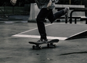 开云体育在线-赛道与球场，F1街道赛的狂飙与篮网的提前终结