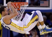 开云官网-逆转狂澜，王哲林扛起青岛队，击沉快船的不朽之夜