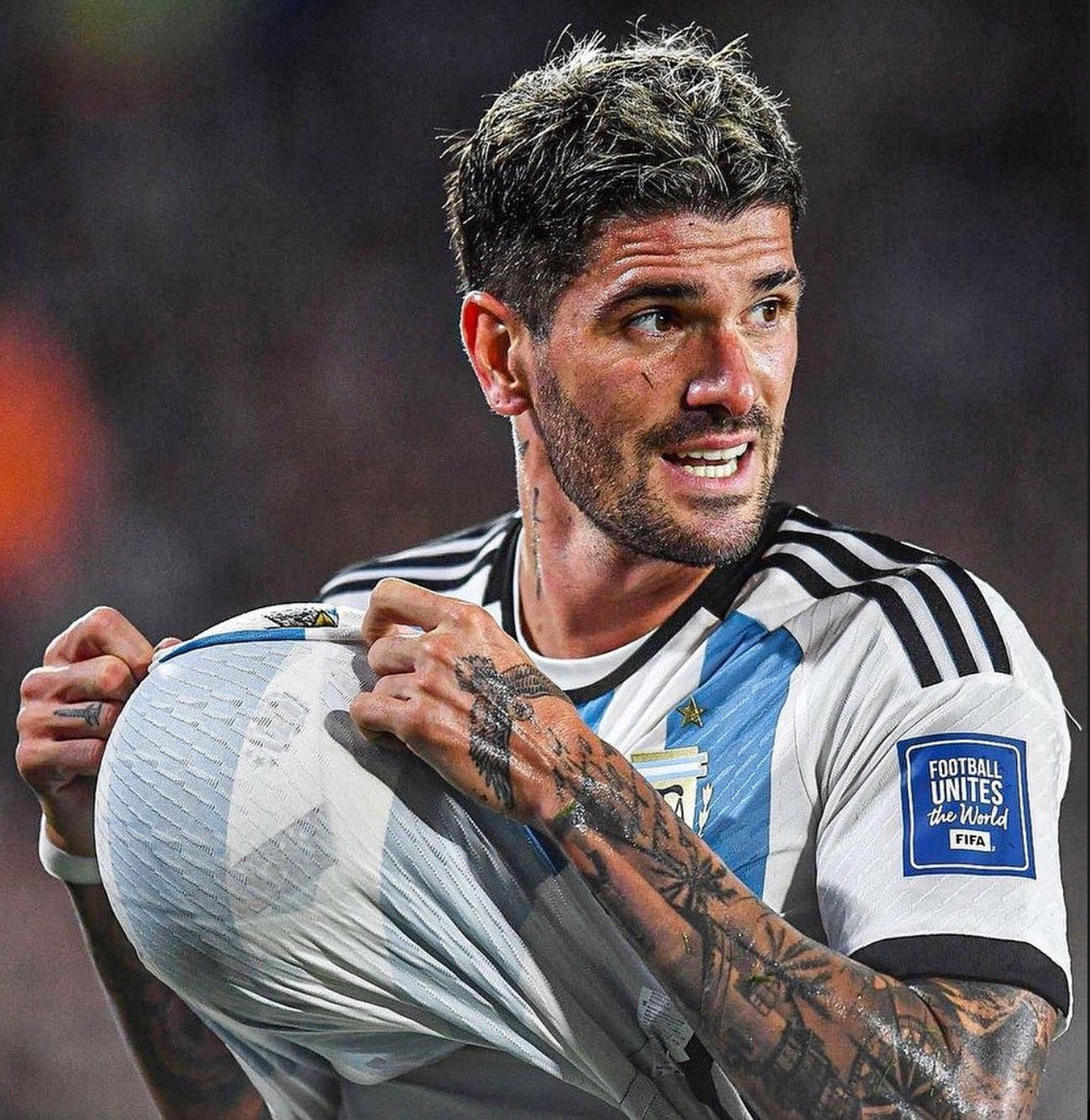 爵士爆冷塞尔维亚男篮，保罗高光表现