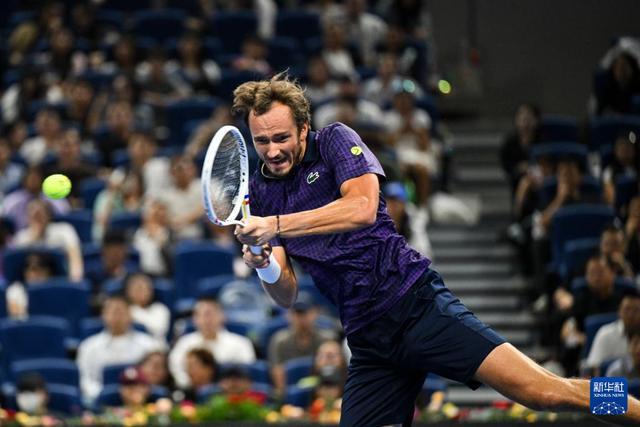 西班牙网球队横扫日本网球队，梅德韦杰夫爆发神勇的简单介绍