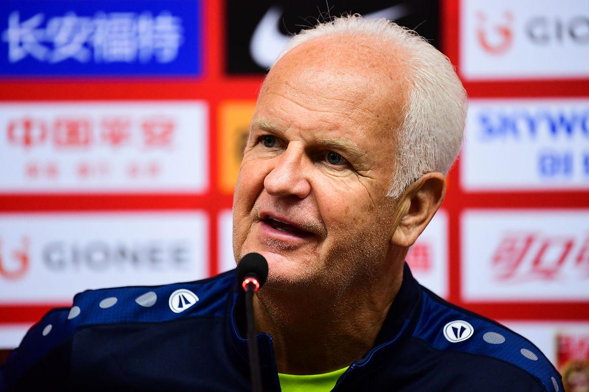 包含曼城横扫西班牙，范佩西绝境逆转的词条