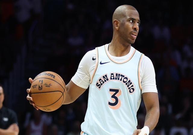 包含热火B队鏖战马刺，保罗爆发神勇的词条