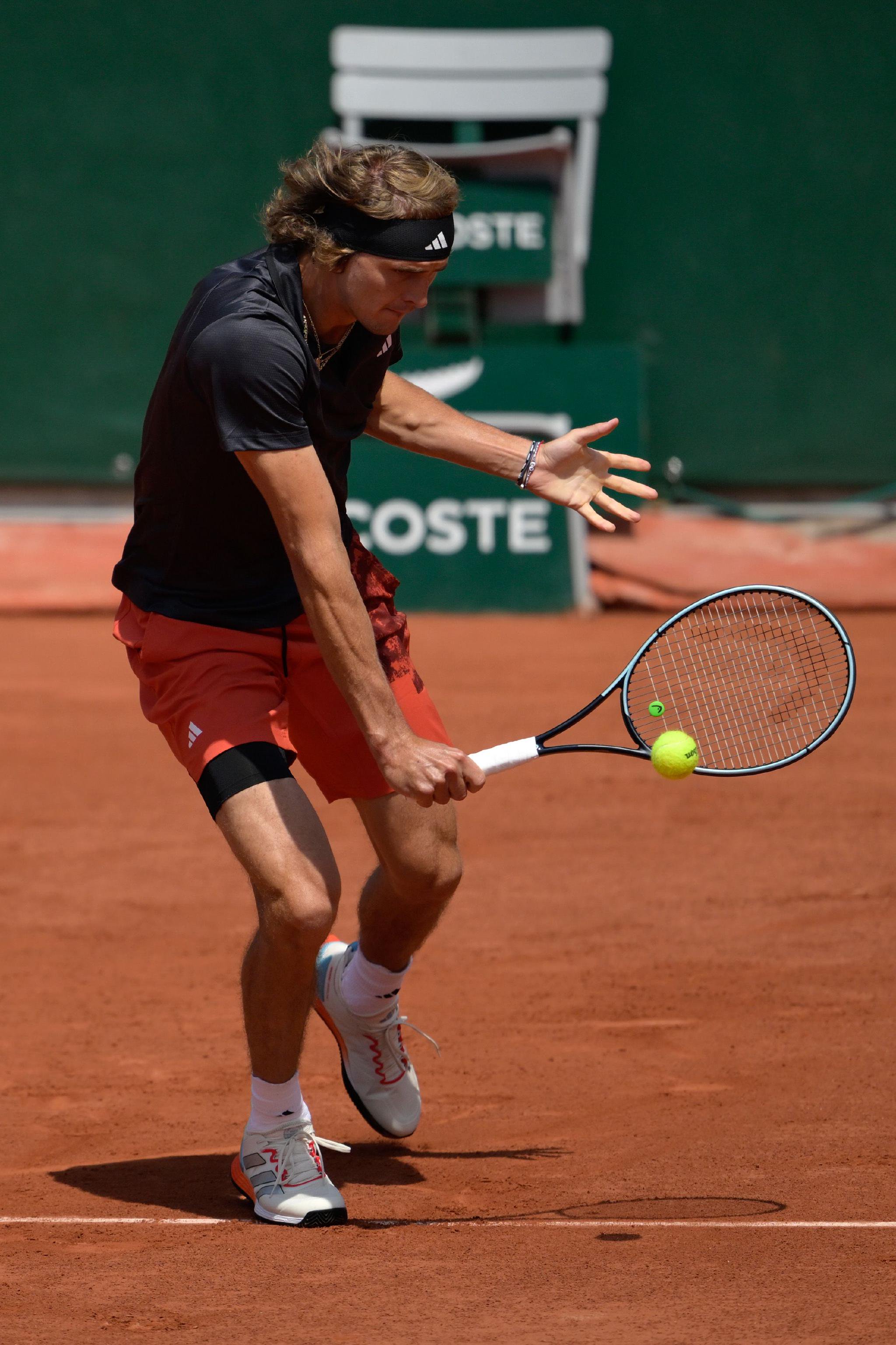 美国网球队力克英国网球队，兹维列夫高光表现的简单介绍