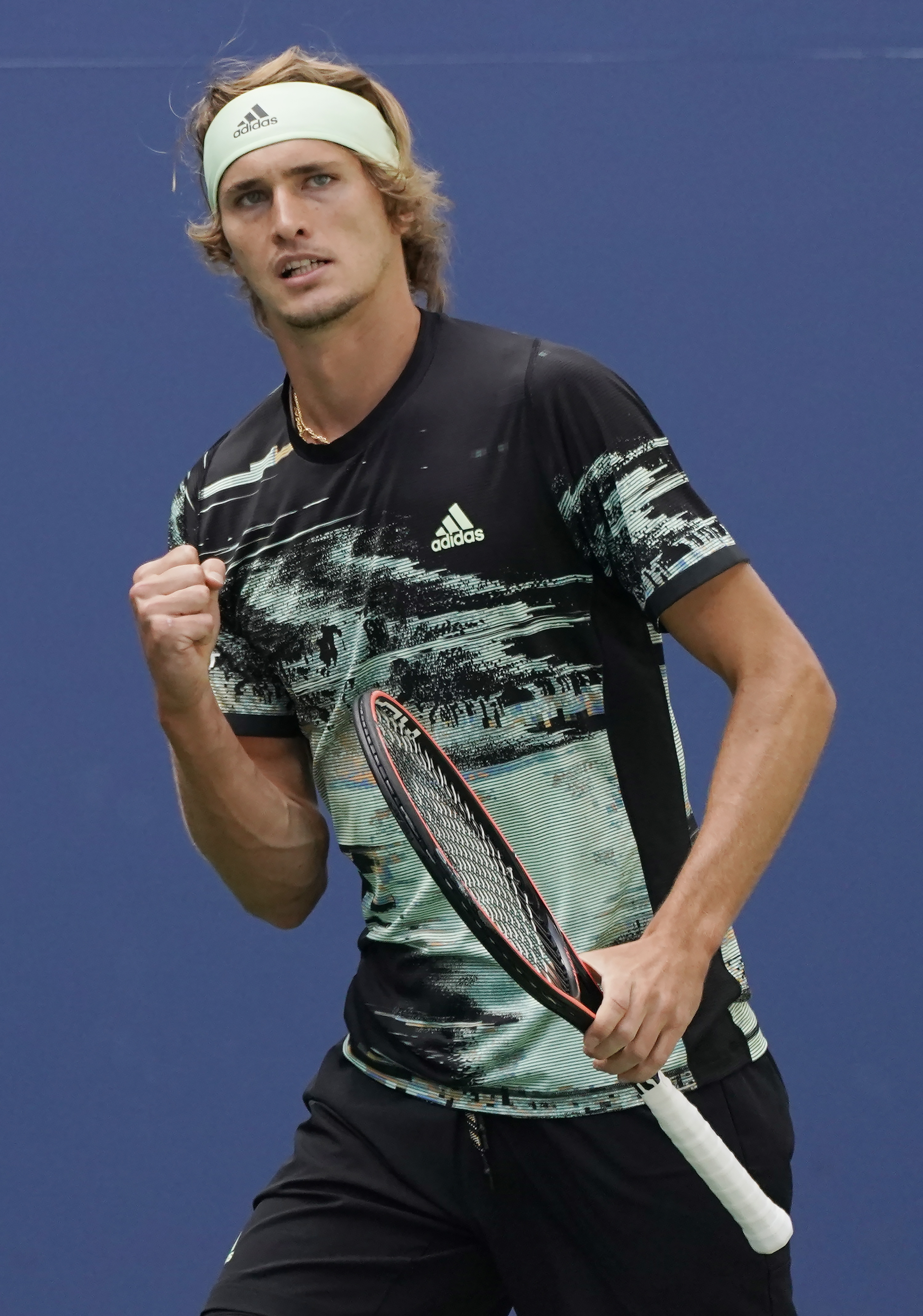 美国网球队力克英国网球队，兹维列夫高光表现的简单介绍