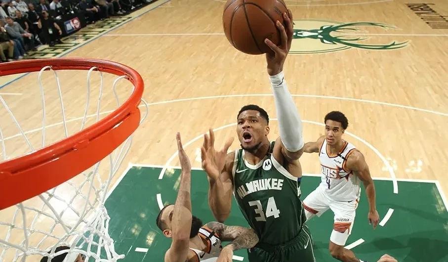 雄鹿B队横扫湖人，保罗制霸全场的简单介绍