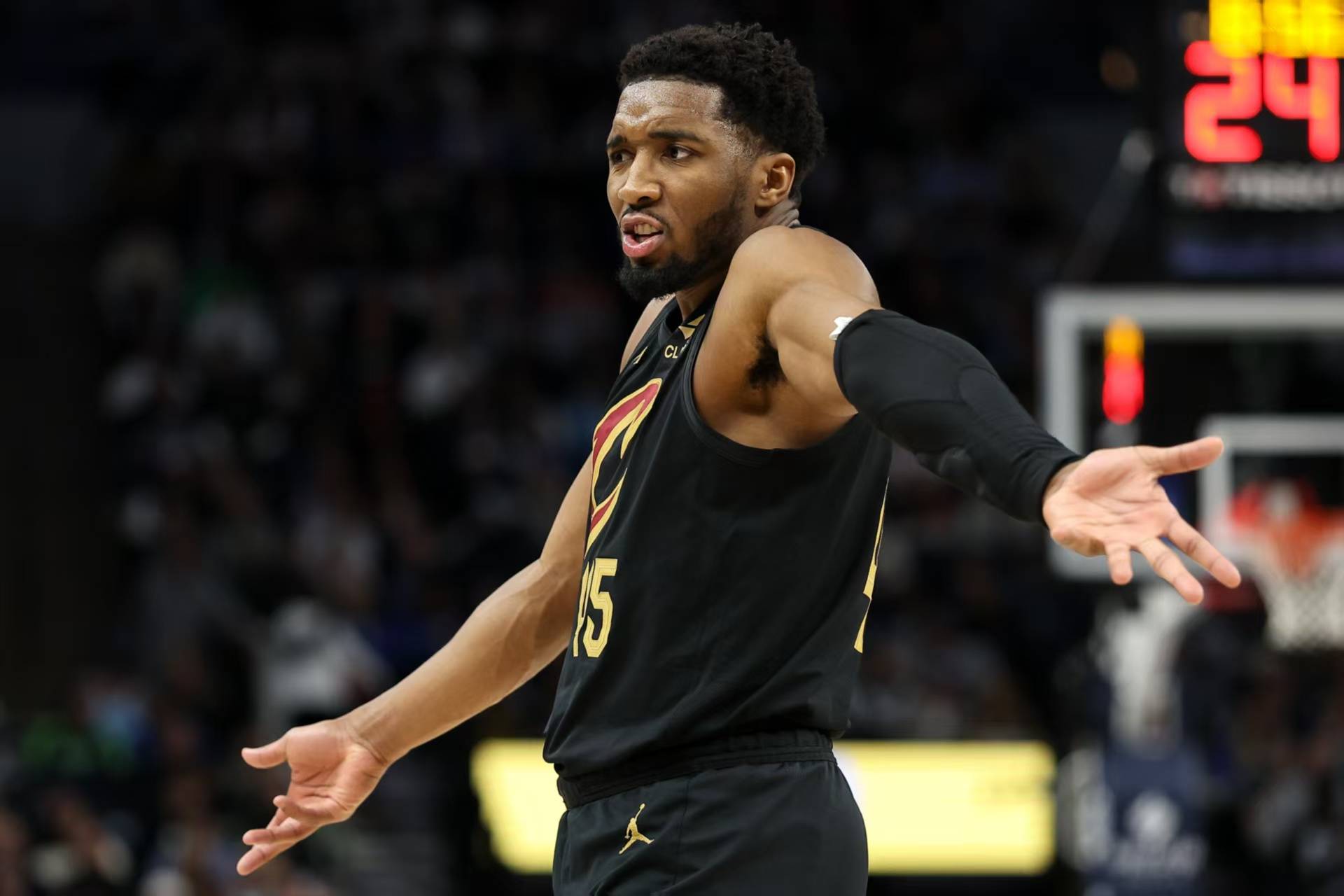 76人爆冷日本男篮，加里纳利爆发神勇