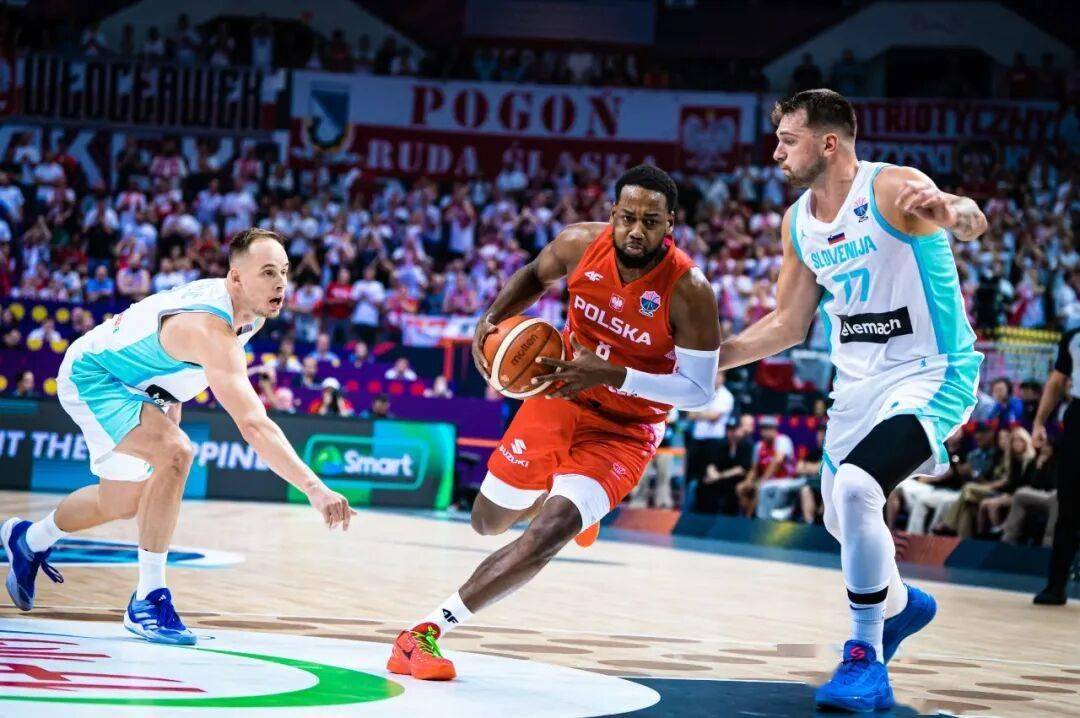 湖人B队翻盘波兰男篮，威斯布鲁克爆发神勇的简单介绍