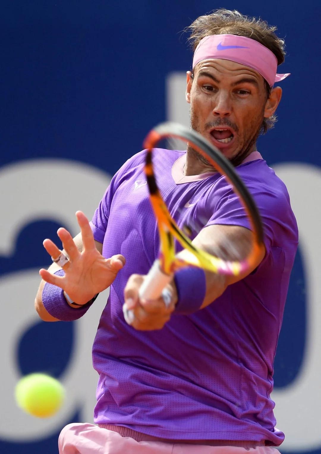 包含法国网球队翻盘西班牙网球队，费德勒统治全场的词条