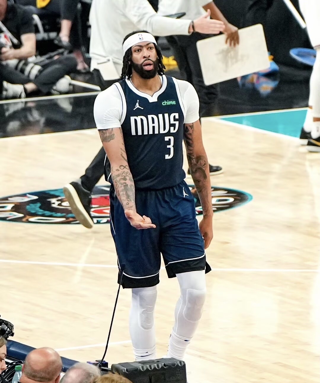 马刺血洗篮网B队，浓眉爆发神勇