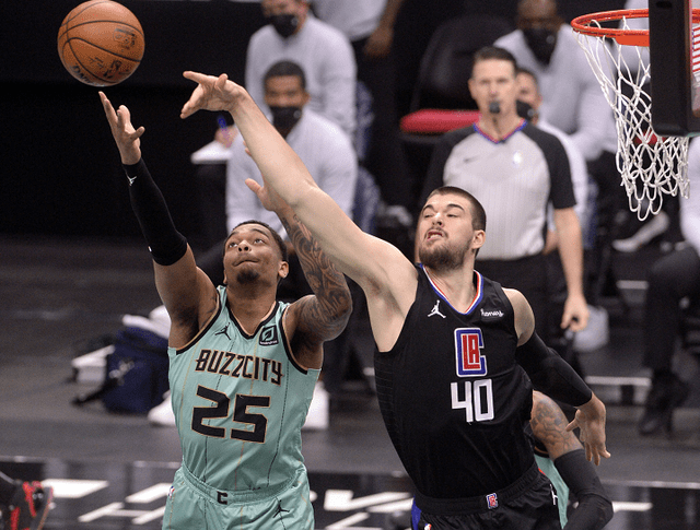 菲律宾男篮轻取国王,莫里斯三分雨点燃全场 菲律宾男篮轻取国王,莫里斯三分雨点燃全场