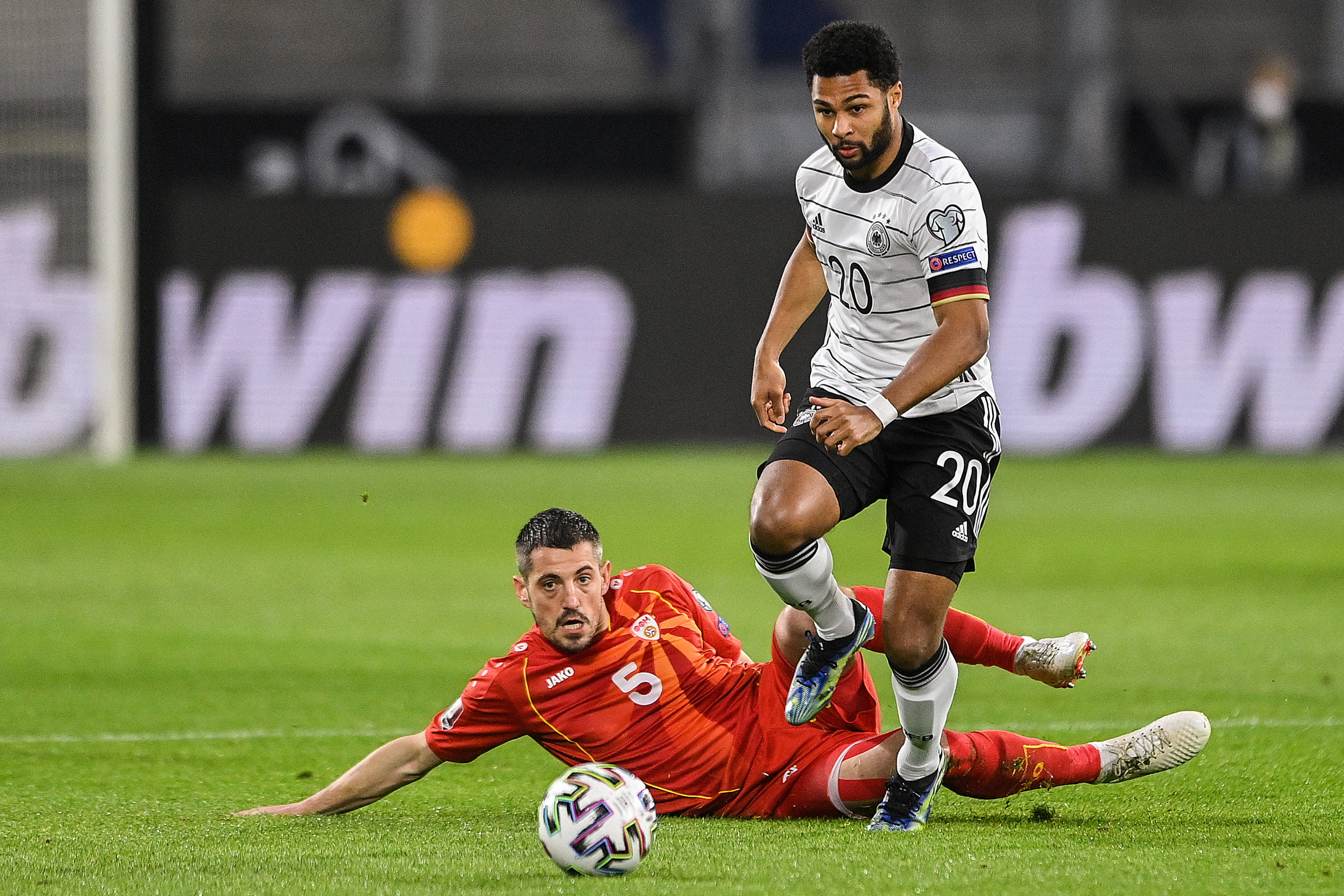 北马其顿队奋力拼搏，球员感动