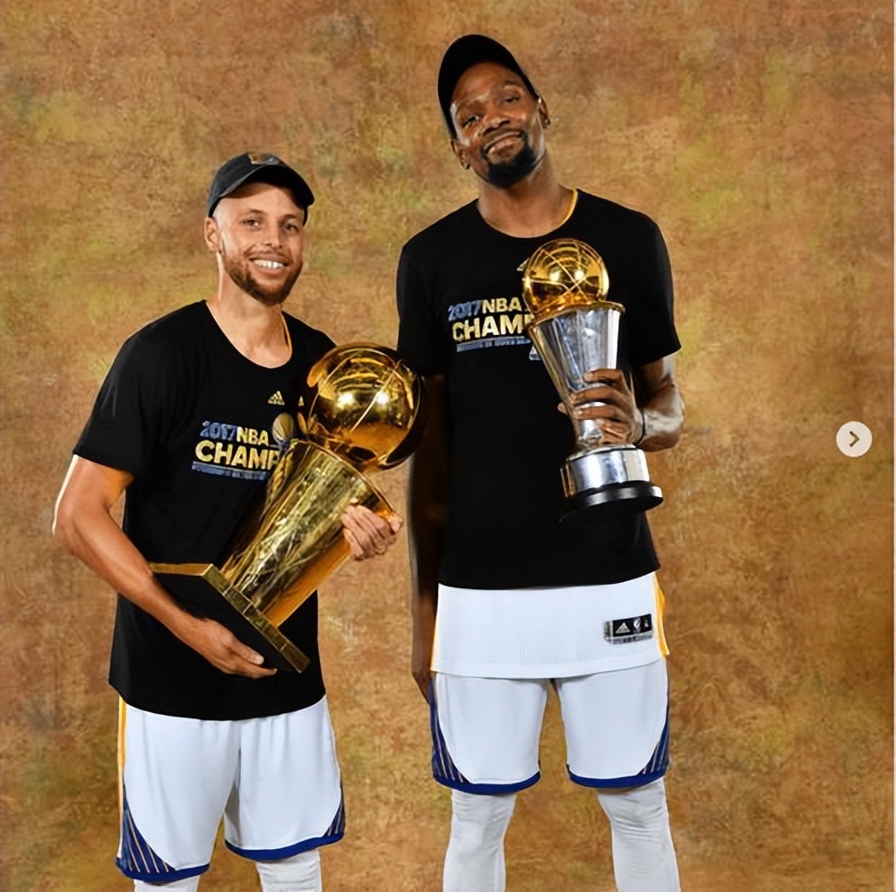 关于王者对决：库里和杜兰特再度交锋的信息