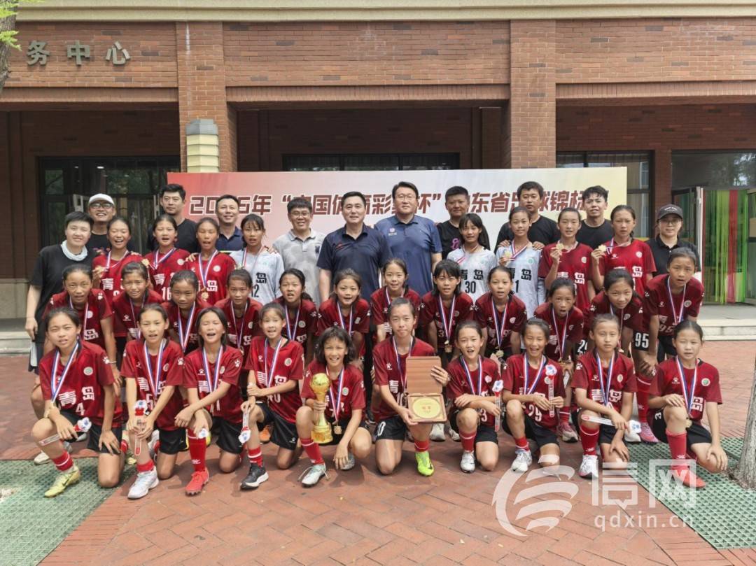 全力以赴的足球对抗：女子选手勇夺胜利！的简单介绍