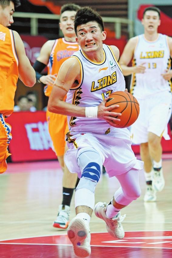 篮猛队后卫集体爆发争取季后赛资格