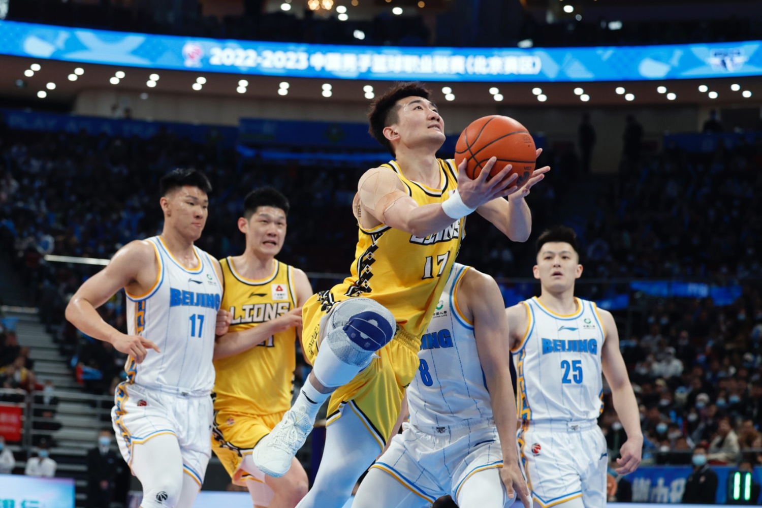 北京队险胜新疆队,孙铭徽高光表现的简单介绍 北京队险胜新疆队,孙铭徽高光表现的简单介绍